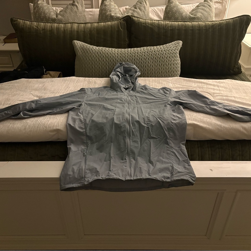 Arc'teryx Lightweight Gray Jacket: Incendo Hoodie